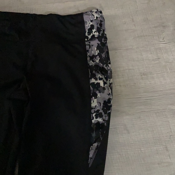 90 Degree by Reflex Black Leggings “spandex” - Picture 2 of 2